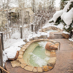 Laurelwood Condominiums Studio Premier Unit 209